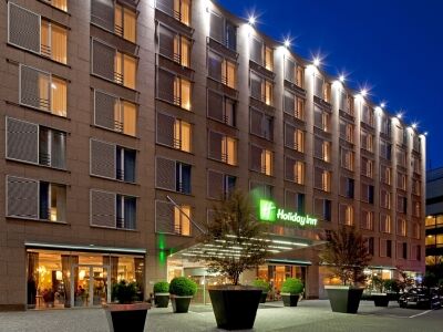 By Ihg
